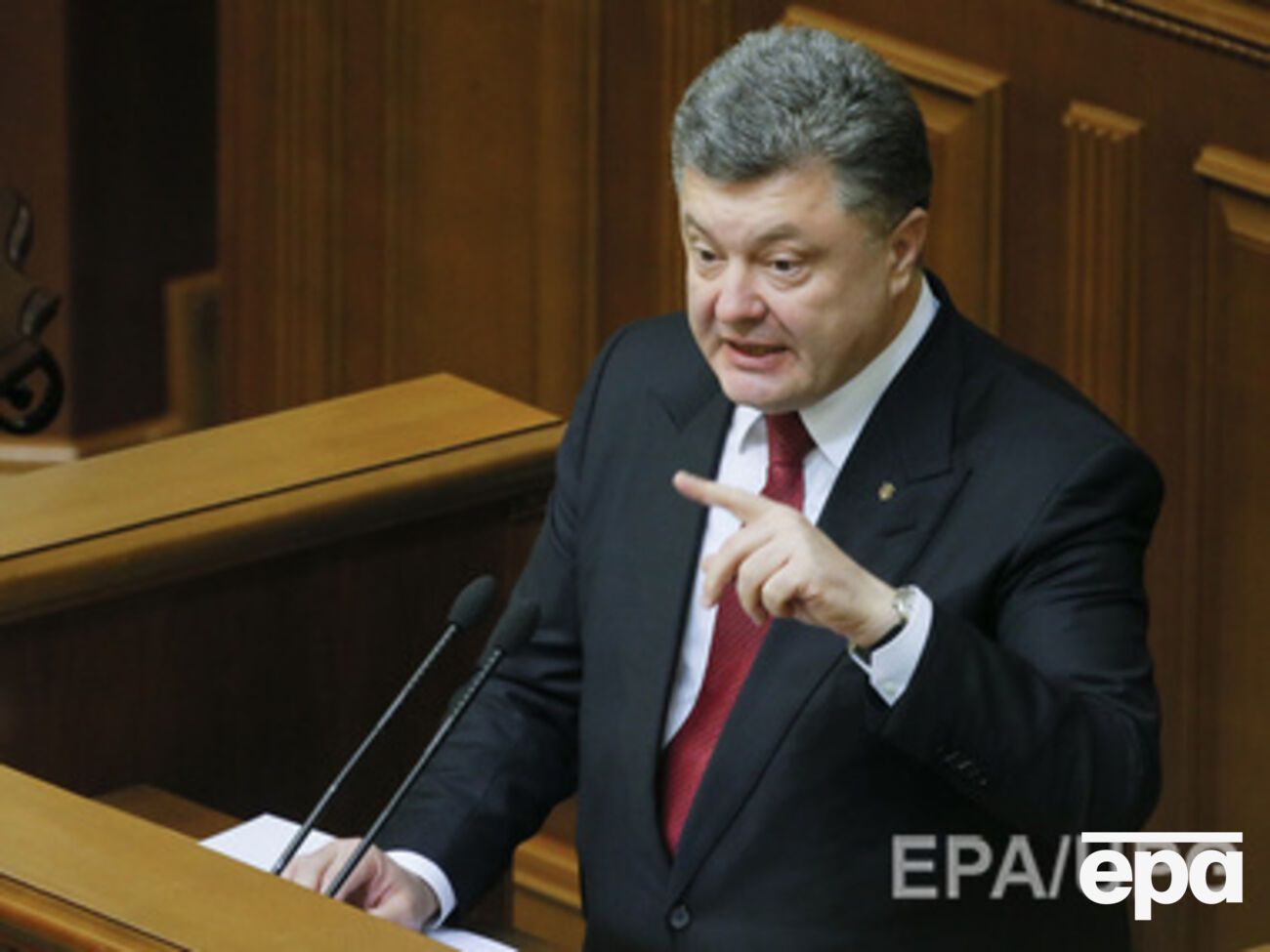 Порошенко со "сдержанным оптимизмом" смотрит на предстоящую встречу в Минске