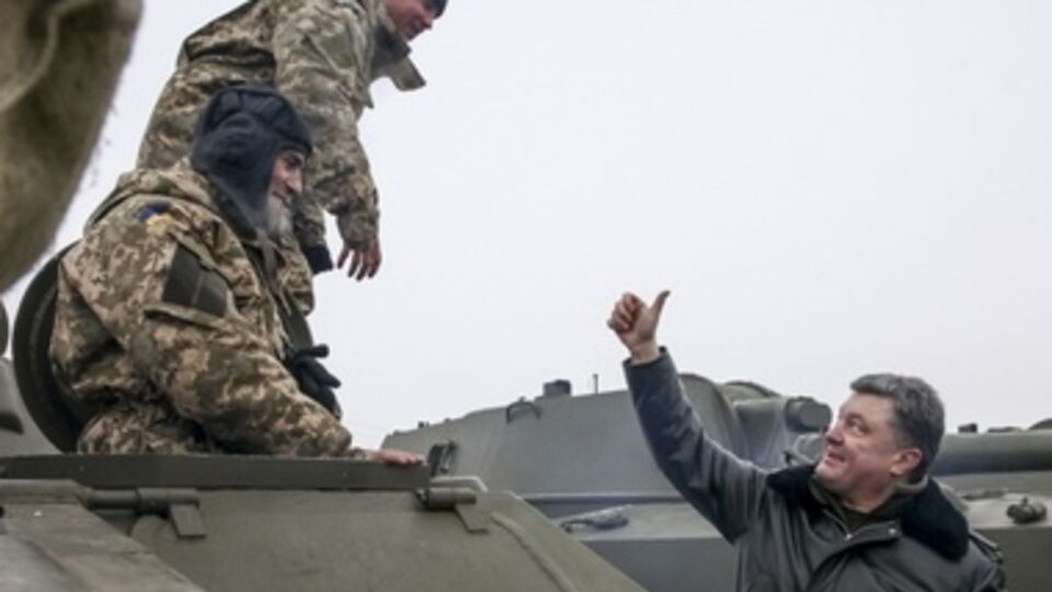 Порошенко в День украинской армии посетил военные части в Чугуеве