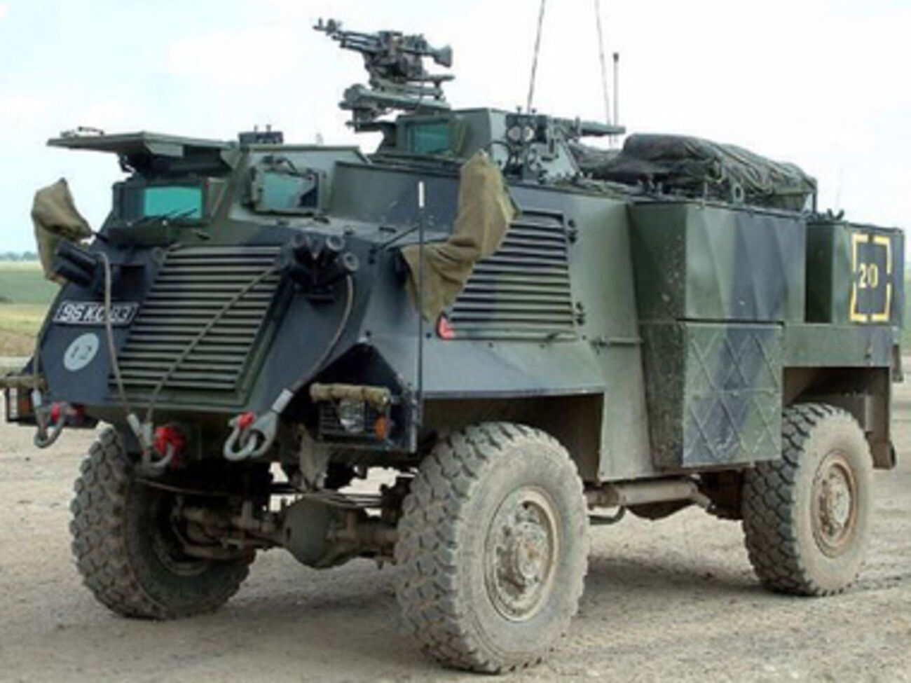 На следующей неделе в Украину доставят 20 бронемашин Saxon