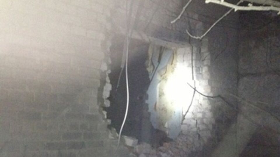 Вскоре после попадания в здание первого снаряда ситуация повторилась