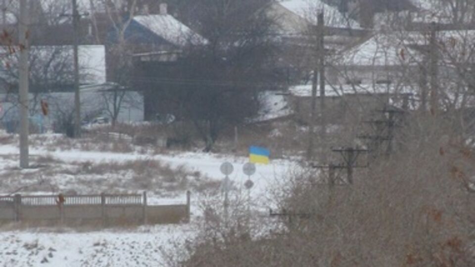 Украинский флаг на территории, которую контролируют боевики