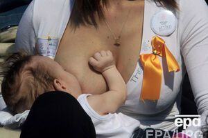 Акция по публичному кормлению грудью прошла в Лондоне