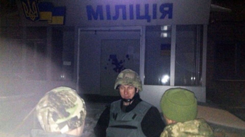 Милиция расследует обстрел здания МВД