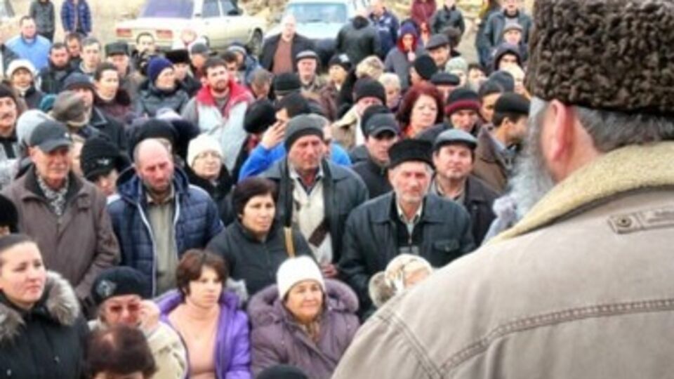 На поляне протеста собралось порядка 200 человек
