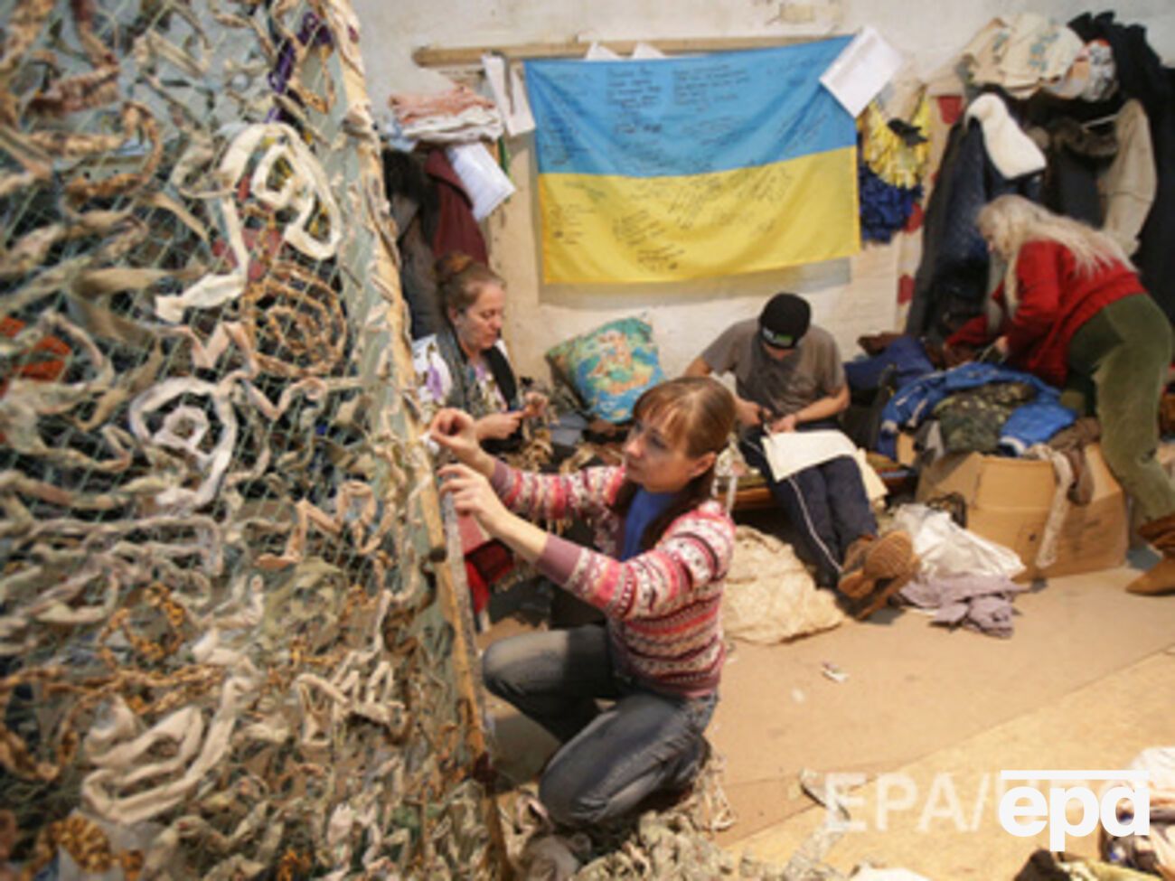 Украинцы продолжают поддерживать армию деньгами