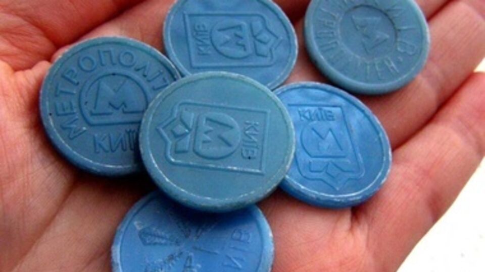 Жетоны полностью заменят электронными картами