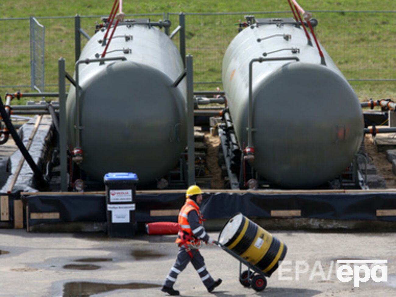 Нефть продолжила падать в цене