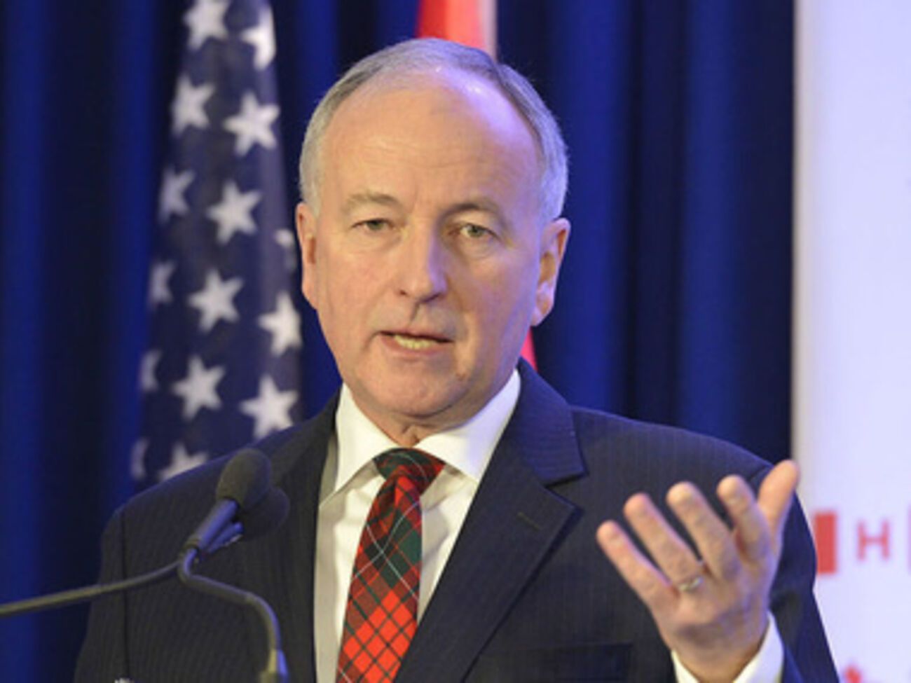 По мнению министра обороны Канады, давление на Россию должно продолжиться