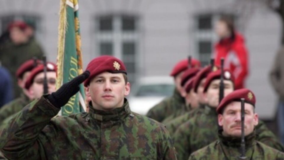 Литовские военные --- в состоянии повышенной боевой готовности