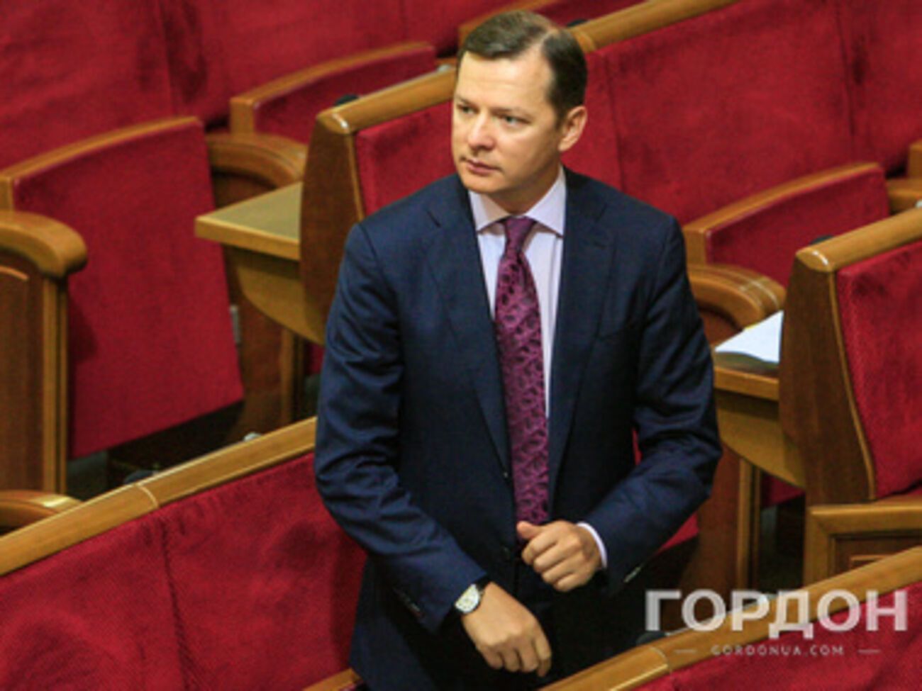 Депутаты во главе с Ляшко блокируют трибуну