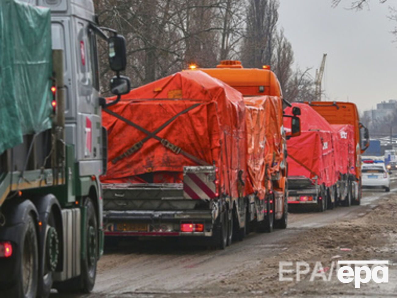 Обломки самолета привезли на экспертизу