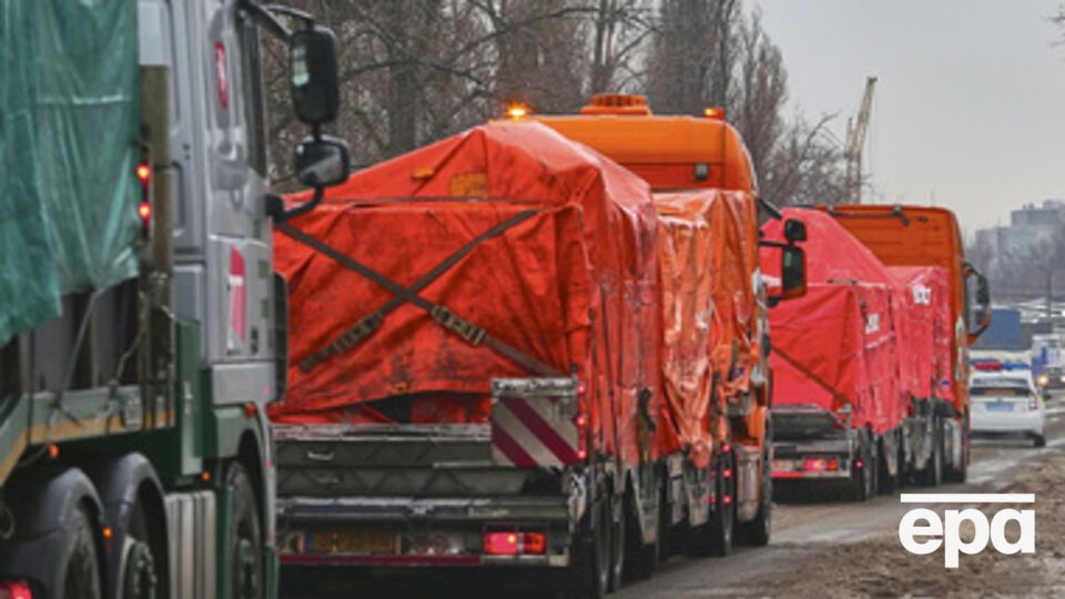 Обломки самолета привезли на экспертизу
