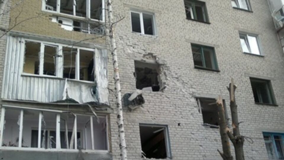 Разрушения в одной из авдеевских многоэтажек