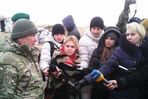 Виктор Назаренко во время визита в Херсонскую область