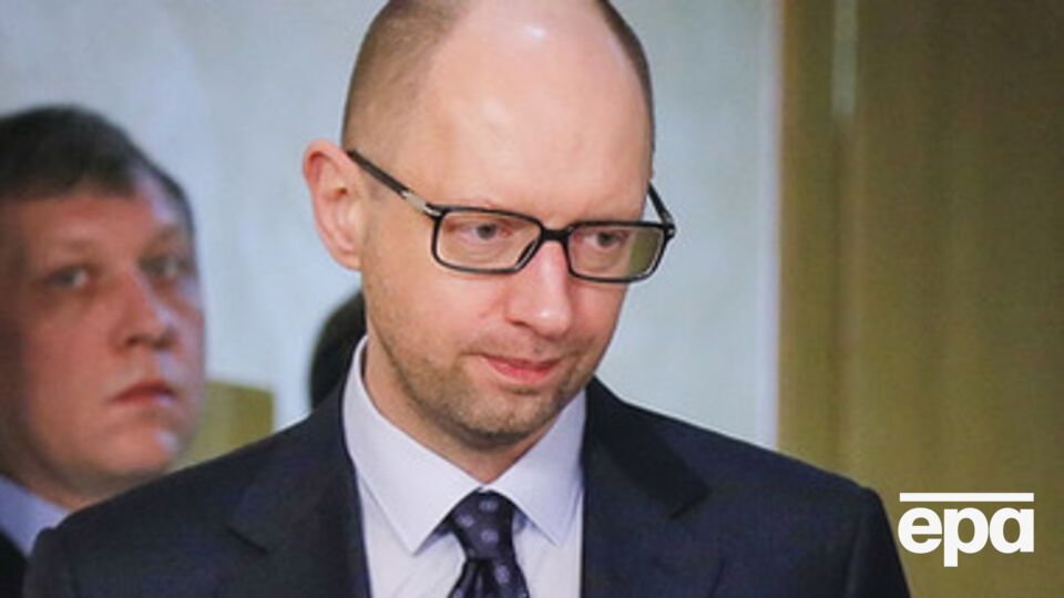 Украина откажется от бесплатной медицины, заявил Яценюк