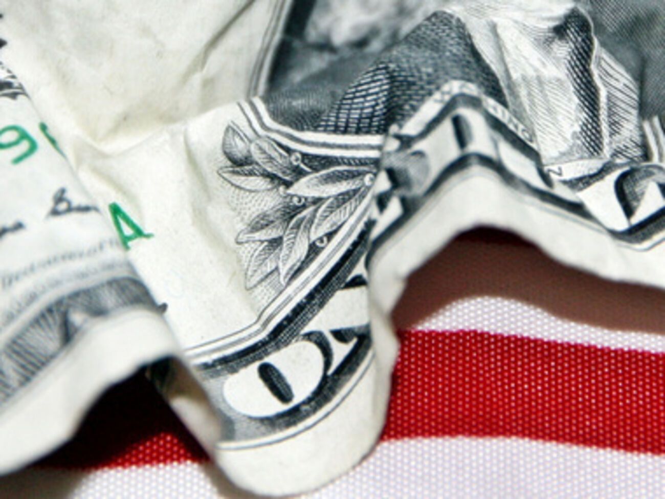 Доллар продолжил падать