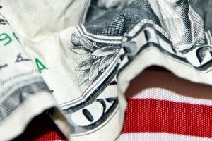 Доллар продолжил падать