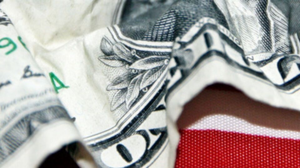 Доллар продолжил падать