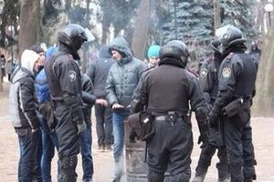 Сторонники Партии регионов и силовики на Евромайдане