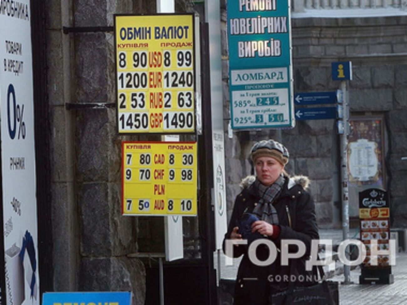 Обменники опережают межбанк