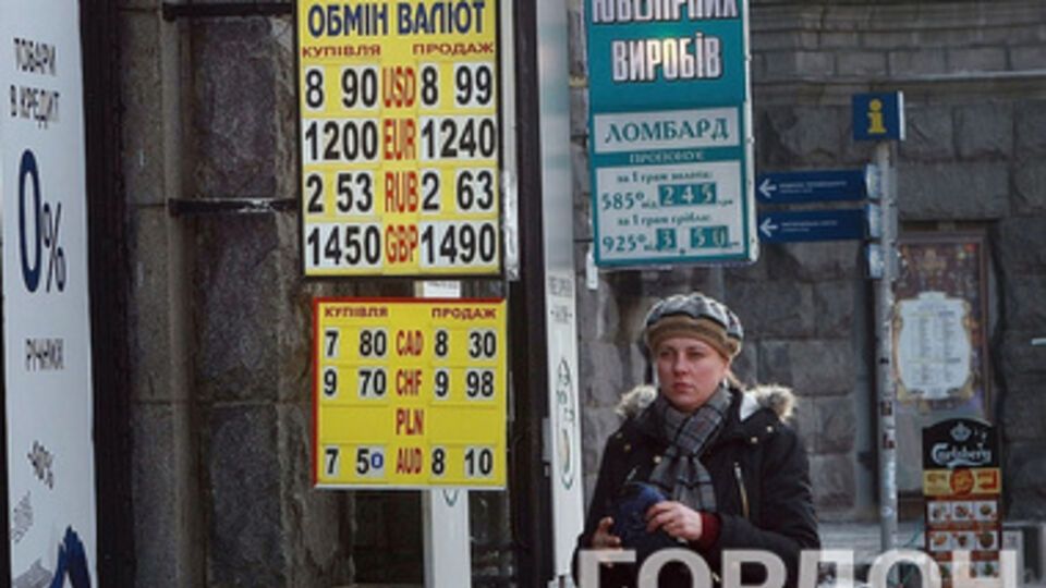 Обменники опережают межбанк