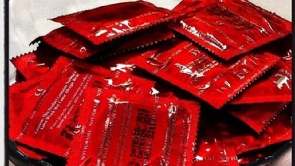 Российские биатлонисты назвали презервативы "конфетами для олимпийцев"