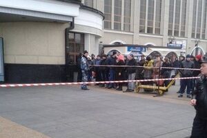 В здании вокзала проводится обыск