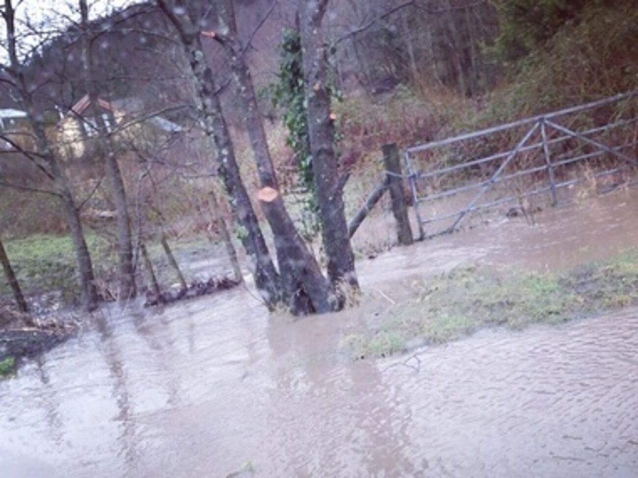 Уже многие недели в Англии сохраняется сложная погодная ситуация
