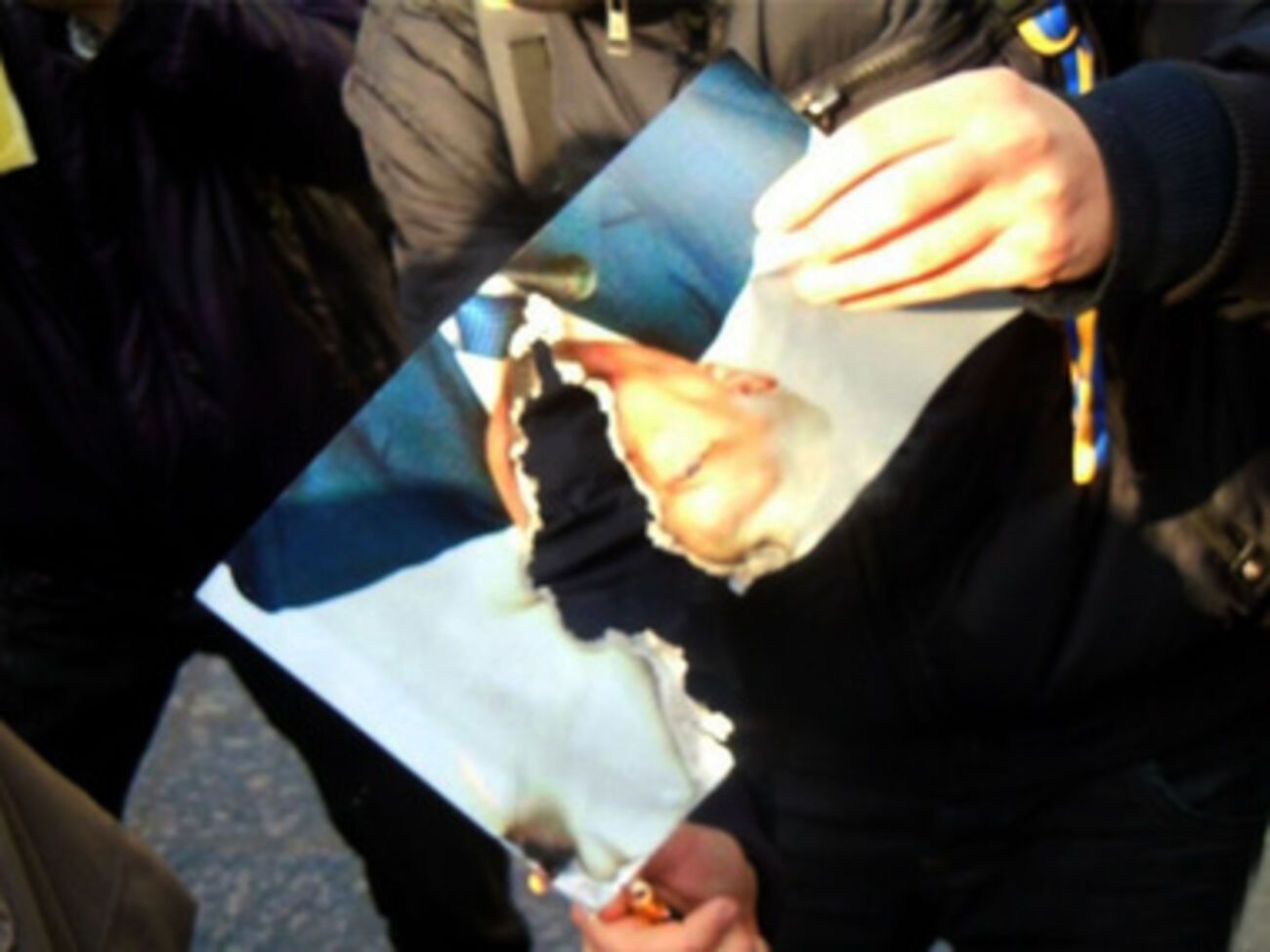 Одесские активисты сожгли фото чиновников