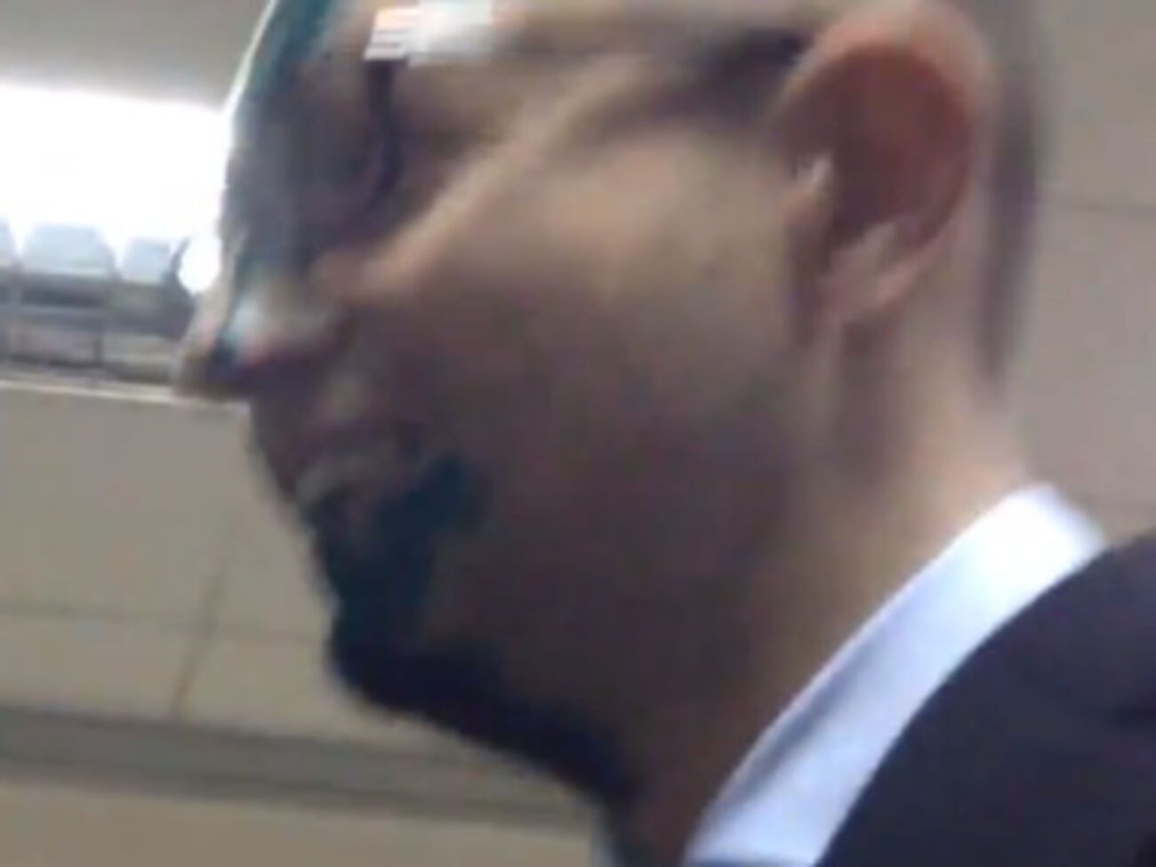 Яценюка и Турчинова облили зеленкой