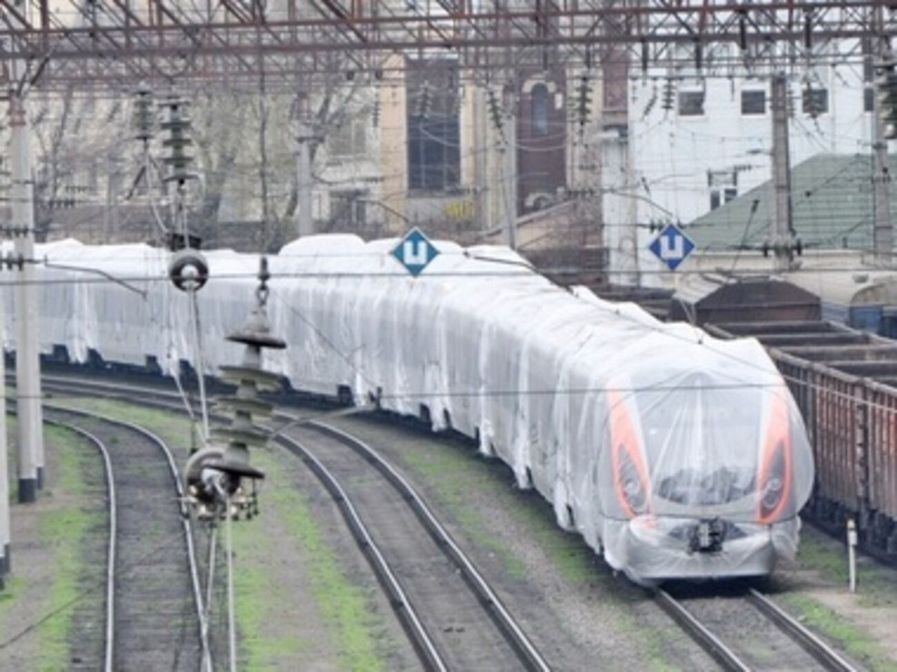 Поезда Hyundai временно прекратили рейсы