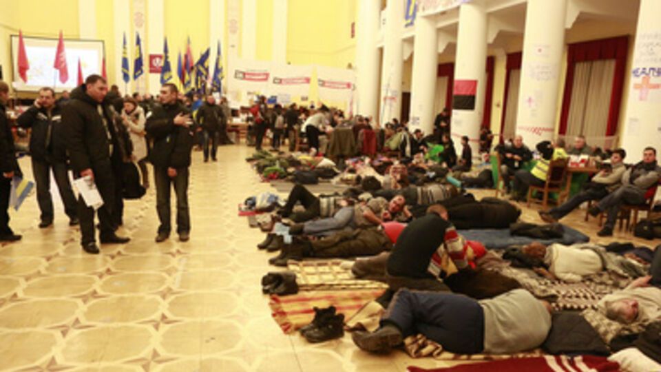 Протестующие в здании КГГА