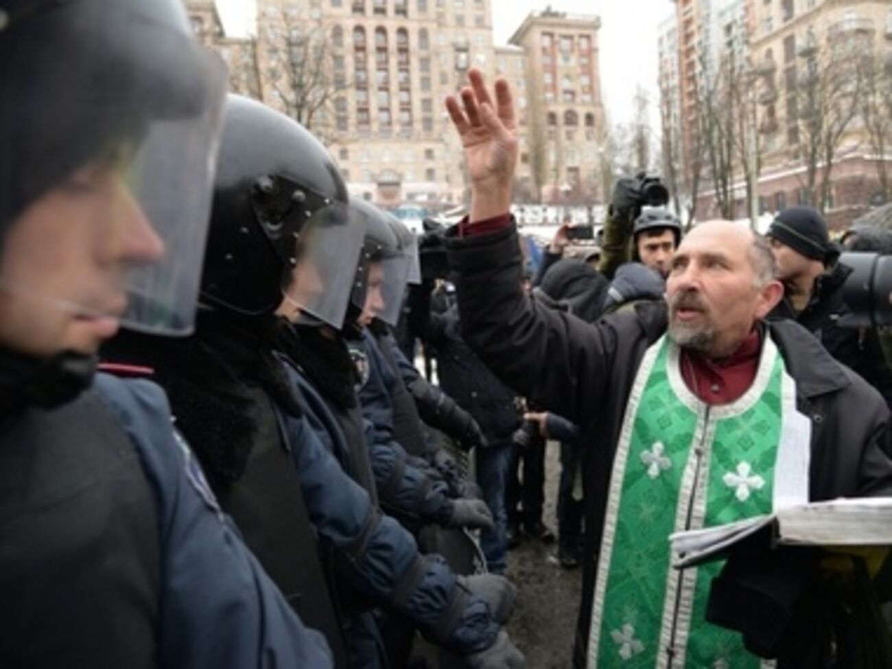 Церковь призывает к компромиссу