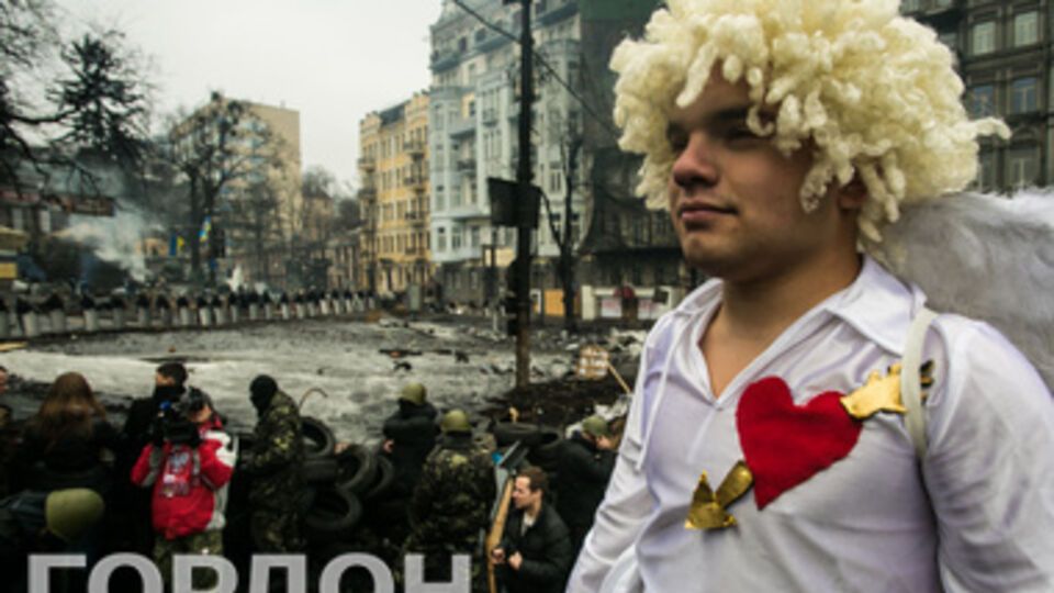 14 февраля на Евромайдане царил Купидон. Фоторепортаж