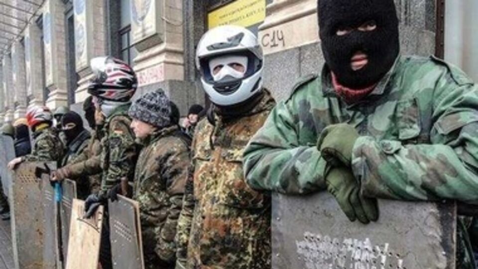 Оцепление самообороны Майдана здания КГГА