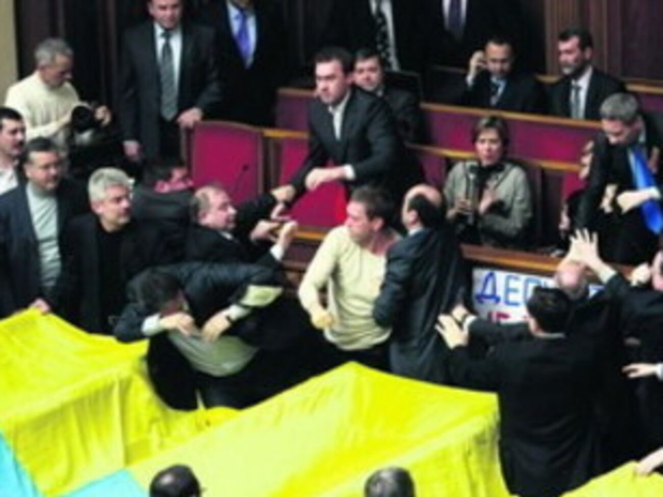 Банк Курченко заявил о решении финансовых проблем