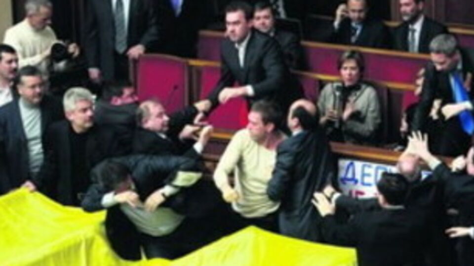 Банк Курченко заявил о решении финансовых проблем