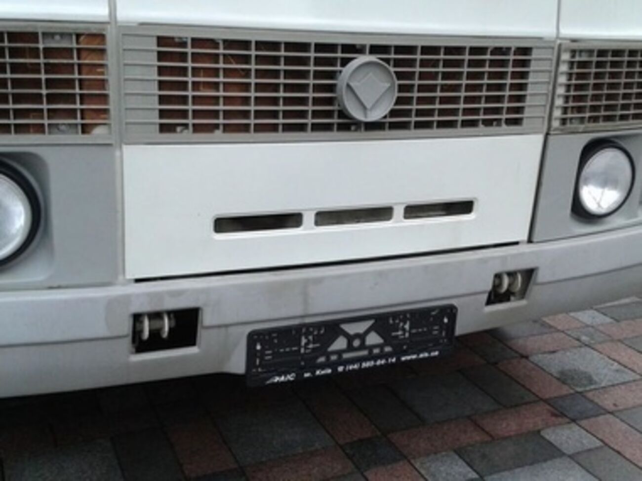 Раду охраняют милицейские автобусы без номеров. Фоторепортаж