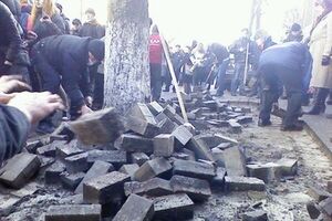 Стычки в Мариинском парке пока прекратились