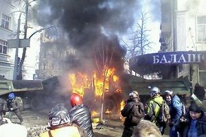 Под Верховной Радой проходят стычки между милицией и протестующими