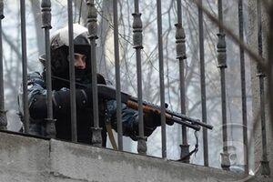 Силовые структуры требуют прекратить сопротивление