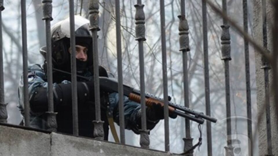 Силовые структуры требуют прекратить сопротивление