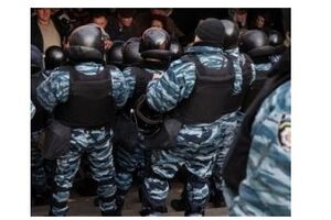 Одесситы пытаются остановить выезд "Беркута"