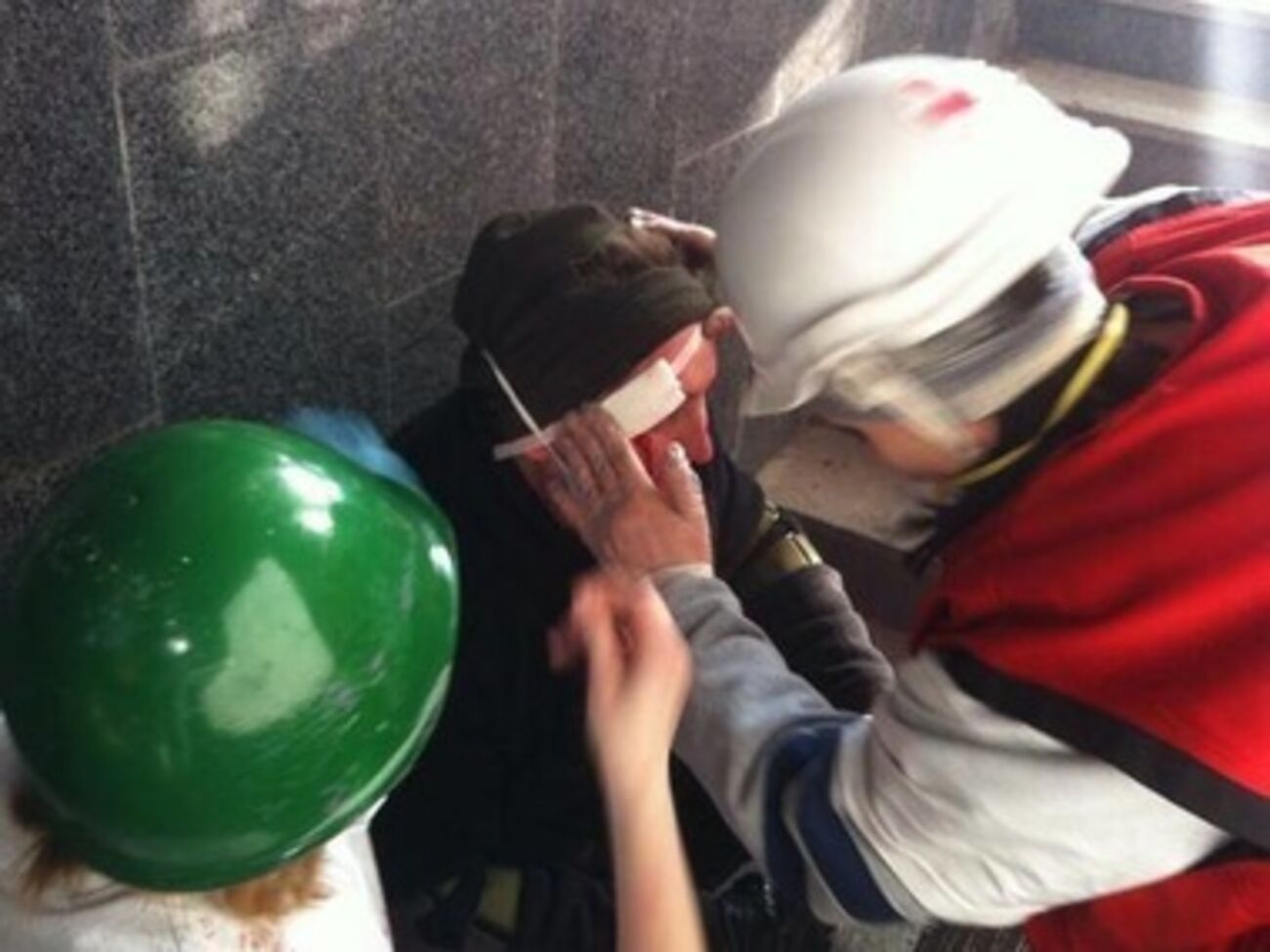 Медики просят всех сдать кровь для раненых