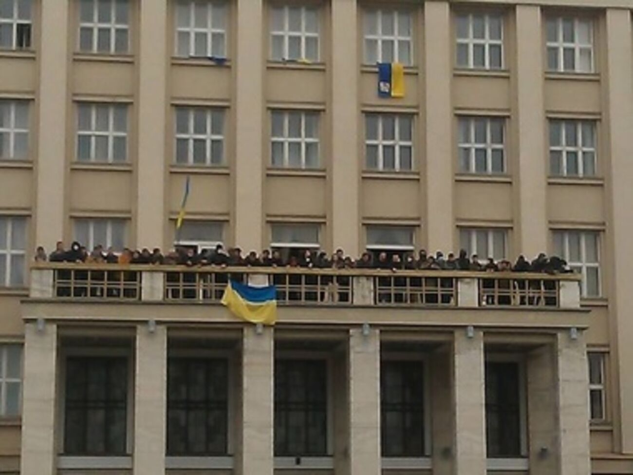 Здание Закарпатской ОГА контролируют митингующие