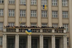 Здание Закарпатской ОГА контролируют митингующие