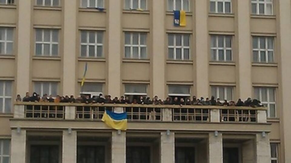 Здание Закарпатской ОГА контролируют митингующие
