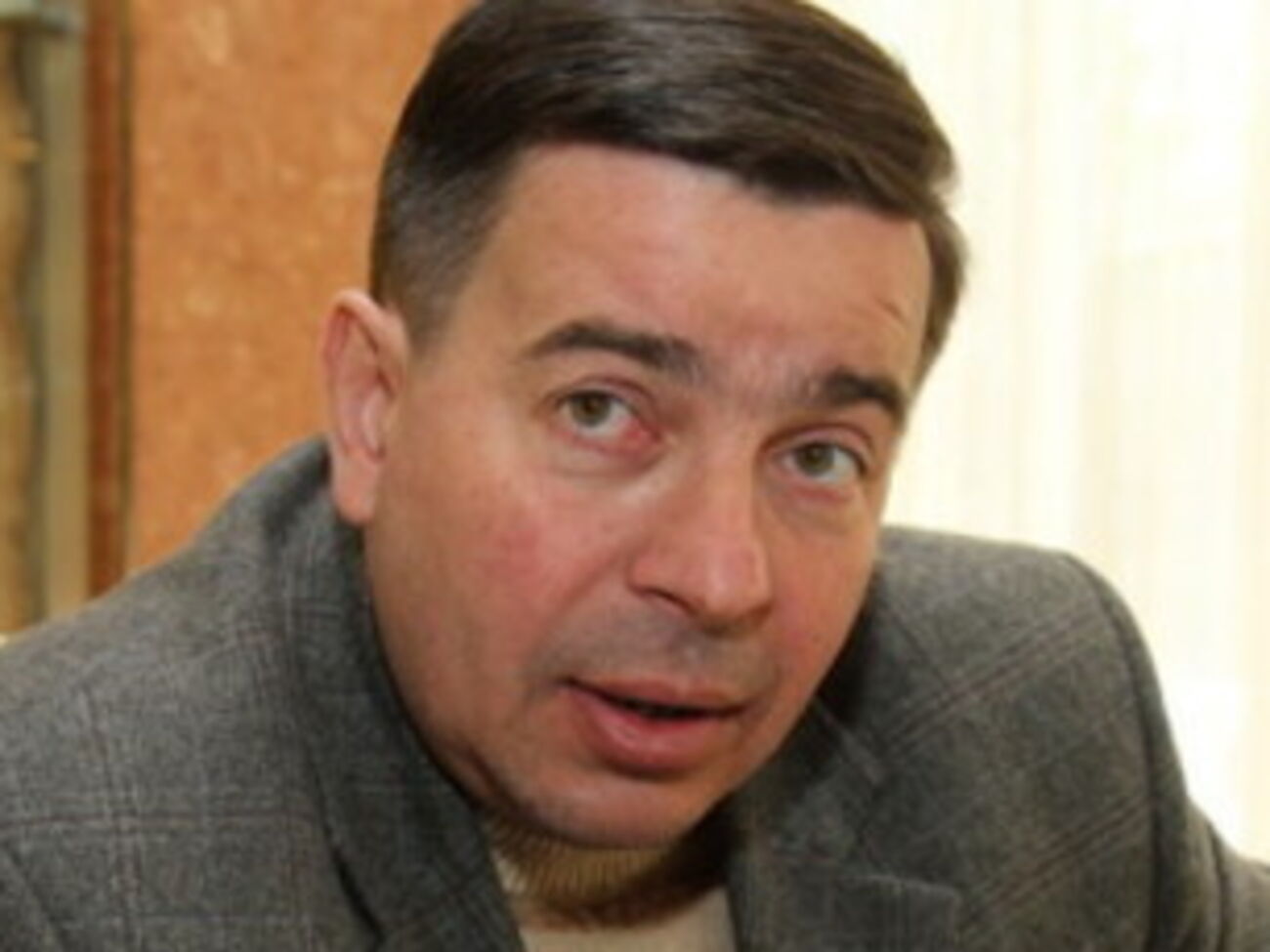 Чиновнику разбили голову
