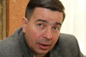 Чиновнику разбили голову