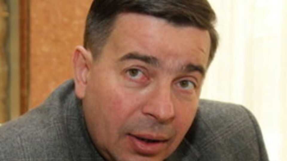 Чиновнику разбили голову
